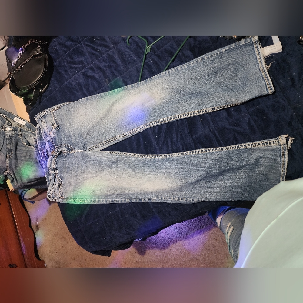 Women's Silver Brand Suki Style Bootcut Jeans Size 33.